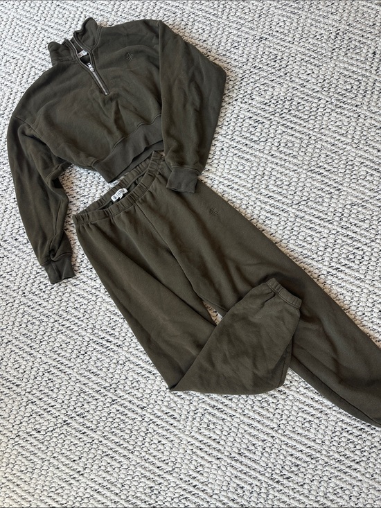 Eterne Pants - Eterne Olive Green Cropped Quarter-Zip & Jogger Set
